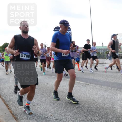 29.06.2025 - hella hamburg halbmarathon Lena Gebhardt http://msf.ph/oto/8470576 29.06.2025 09:55:32 Lombardsbrücke 4938, 16003, 5708, 970, 1245, 12149, 1120, 1143, 1151, 1200, 1461, 1630, 1683, 1696, 1706, 1884, 1976, 2207, 2274, 2284, 2287, 2411, 2706, 2708, 2718, 2884, 3087, 3213, 3258, 3399, 3435, 3654, 3692, 3747, 3945, 3985, 4088, 4093, 4121, 4189, 4324, 4345, 4601, 4847, 4890, 4938, 5102, 5421, 5459, 5638, 5708, 5915, 6009, 6027, 6054, 6158, 6421, 6481, 6532, 6662, 6691, 6836, 6938, 6994, 7052, 7269, 7312, 7659, 8371, 8437, 8693, 8889, 9031, 9159, 9869, 9931 meine-sportfotos.de