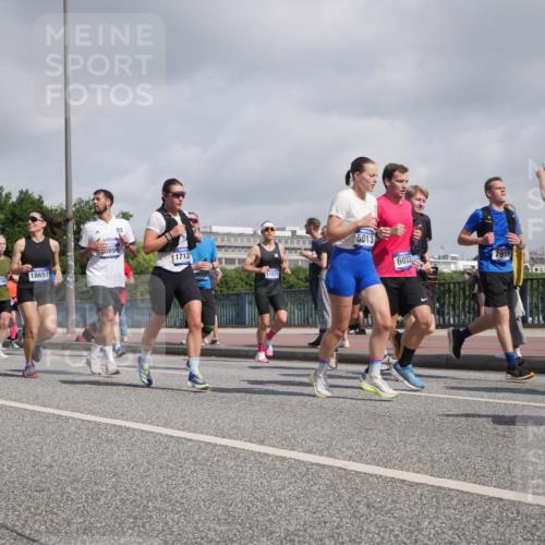 29.06.2025 - hella hamburg halbmarathon Luisa Fischer http://msf.ph/oto/8470583 29.06.2025 10:00:06 Kennedybrücke 10667, 18657, 7803, 0896, 1712, 11579, 5013, 6033, 7918, 1086, 1327, 1442, 2119, 2595, 2814, 3103, 4261, 4299, 4558, 4726, 5013, 5018, 5024, 5744, 6033, 6125, 6631, 6762, 6795, 7918, 8447, 8968, 9060, 9246, 9316, 10549, 10667 meine-sportfotos.de