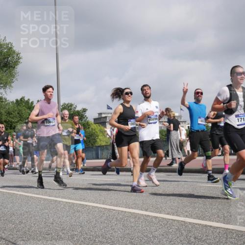 29.06.2025 - hella hamburg halbmarathon Luisa Fischer http://msf.ph/oto/8470613 29.06.2025 10:00:07 Kennedybrücke 10549, 6125, 16620, 10667, 17803, 5824, 1865, 10896, 1865, 11579, 1712, 1086, 1327, 1442, 2119, 2595, 2814, 3103, 4261, 4299, 4558, 5013, 5018, 5024, 5744, 6033, 6125, 6762, 6795, 7259, 7918, 8447, 9060, 9246, 9316, 10549, 10667 meine-sportfotos.de