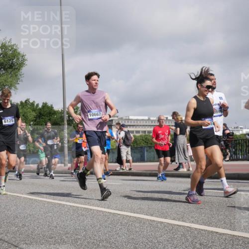 29.06.2025 - hella hamburg halbmarathon Luisa Fischer http://msf.ph/oto/8470625 29.06.2025 10:00:07 Kennedybrücke 6125, 16620, 12580, 9060, 10667, 5896, 1865879, 1086, 1327, 1442, 2119, 2595, 2814, 3103, 4261, 4299, 4558, 5013, 5018, 5024, 5744, 6033, 6125, 6762, 6795, 7259, 7918, 8447, 9060, 9246, 9316, 10549, 10667 meine-sportfotos.de