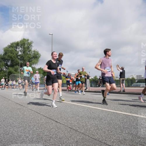 29.06.2025 - hella hamburg halbmarathon Luisa Fischer http://msf.ph/oto/8470662 29.06.2025 10:00:08 Kennedybrücke 5125, 10896, 10667, 800, 5018, 1086, 1327, 1442, 2119, 2595, 2814, 2855, 3103, 4261, 4299, 4558, 5013, 5018, 5024, 5744, 6033, 6125, 6762, 6795, 7259, 7918, 8447, 9060, 9316, 10133, 10191, 10192, 10549, 10667 meine-sportfotos.de