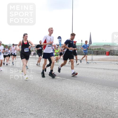 29.06.2025 - hella hamburg halbmarathon Lena Gebhardt http://msf.ph/oto/8470776 29.06.2025 10:32:58 Lombardsbrücke 8170, 15997, 3422, 12907, 200, 1078, 1199, 1237, 1324, 1732, 1764, 2038, 2054, 2059, 2085, 2276, 2959, 3391, 3422, 3660, 3670, 3708, 3753, 3871, 4030, 4096, 4446, 4555, 4650, 5110, 5180, 5581, 5783, 5871, 5917, 6040, 6228, 6773, 6861, 7308, 7309, 7387, 7531, 7633, 7749, 7750, 7982, 8170, 8595, 8839, 9010, 9034, 9143, 9188, 9289, 9471, 9542, 9768, 10013, 10048, 10277, 11229, 11260, 11713, 11756, 11826, 12039, 12423, 12424, 14305, 14743, 15951 meine-sportfotos.de