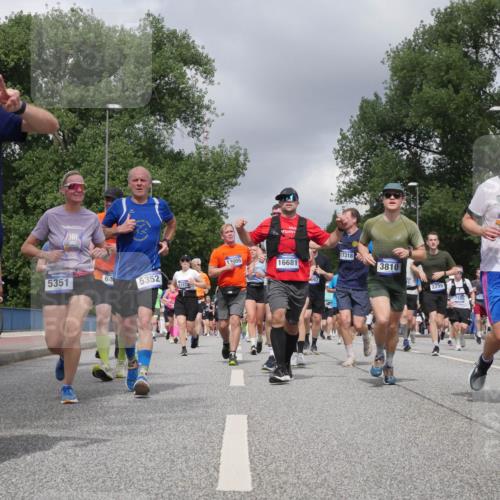 29.06.2025 - hella hamburg halbmarathon Luisa Fischer http://msf.ph/oto/8470781 29.06.2025 10:43:56 Kennedybrücke 8307, 5351, 64, 5352, 11970, 13005, 16681, 497, 17318, 3810, 2299, 7108, 9048, 3432, 1018, 1037, 2042, 2299, 3293, 3432, 3810, 4612, 5059, 5351, 6076, 6163, 6229, 7108, 8378, 8739, 9195, 9946, 10166, 10474 meine-sportfotos.de