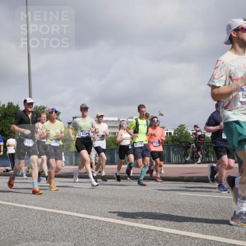 29.06.2025 - hella hamburg halbmarathon Luisa Fischer http://msf.ph/oto/8470853 29.06.2025 10:00:15 Kennedybrücke 4261, 18884, 12607, 15220, 14951, 2025, 2119, 7259, 5024, 1030, 1327, 1442, 2025, 2119, 2138, 2855, 3093, 4261, 5021, 5024, 5744, 5820, 6720, 6762, 6795, 6942, 7221, 7259, 7397, 7930, 7932, 8413, 8447, 9316, 9791, 9994, 10133, 10191, 10192, 10215 meine-sportfotos.de