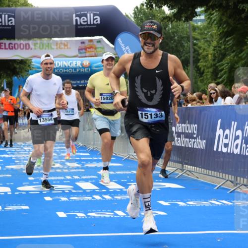 29.06.2025 - hella hamburg halbmarathon Strokosch-Dieckow http://msf.ph/oto/8470876 29.06.2025 10:46:36 Ziel 1920, 1942, 4497, 5459, 8482, 9051, 9232, 9386, 9529, 13525, 13554, 15026, 15133, 15206, 15714, 16175, 17281, 17461, 17743, 17865, 18297, 18882, 19128 meine-sportfotos.de