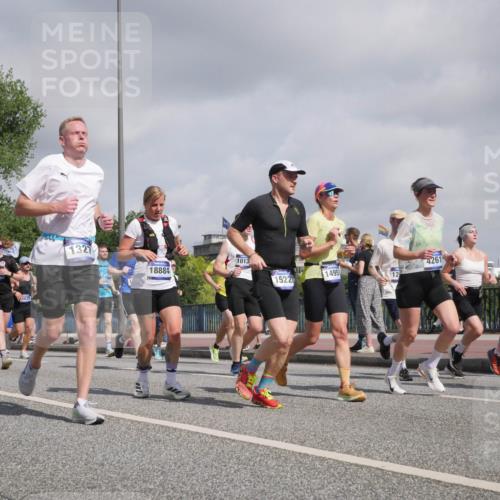 29.06.2025 - hella hamburg halbmarathon Luisa Fischer http://msf.ph/oto/8470884 29.06.2025 10:00:16 Kennedybrücke 18331, 18145, 025, 1327, 5, 18884, 42, 1013, 4261, 4951, 15220, 12, 72, 2119, 1030, 1327, 1442, 2025, 2119, 2138, 2855, 3093, 4261, 5021, 5024, 5744, 5820, 6720, 6762, 6795, 6942, 7221, 7259, 7397, 7930, 7932, 8413, 8447, 9739, 9791, 9994, 10133, 10191, 10192, 10215 meine-sportfotos.de