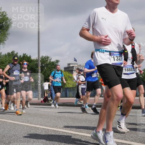 29.06.2025 - hella hamburg halbmarathon Luisa Fischer http://msf.ph/oto/8470913 29.06.2025 10:00:17 Kennedybrücke 10191, 18331, 1370, 3, 18143, 6942, 1327, 18884, 1030, 1327, 2025, 2119, 2138, 2444, 2855, 3093, 3096, 3698, 4261, 5021, 5820, 6720, 6762, 6795, 6942, 7221, 7259, 7397, 7930, 7932, 8413, 8447, 9739, 9791, 9994, 10133, 10191, 10192, 10215 meine-sportfotos.de