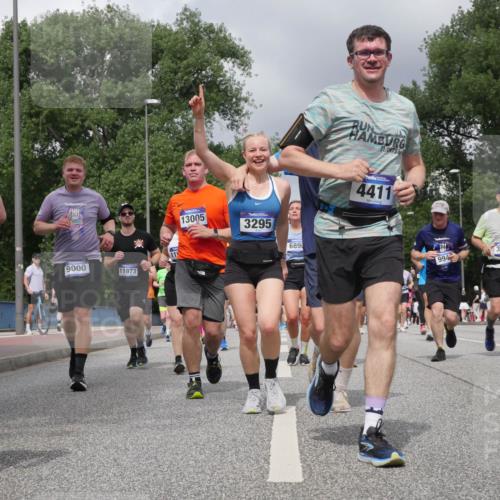 29.06.2025 - hella hamburg halbmarathon Luisa Fischer http://msf.ph/oto/8470914 29.06.2025 10:43:59 Kennedybrücke 18771, 11, 9000, 11973, 13005, 3295, 689, 21, 0975, 4411, 994, 3293, 378, 1314, 1018, 1037, 2042, 2299, 3293, 3306, 3432, 3810, 4612, 5059, 5351, 5753, 6076, 6163, 6229, 7108, 8378, 9237, 9946, 10166 meine-sportfotos.de
