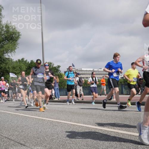 29.06.2025 - hella hamburg halbmarathon Luisa Fischer http://msf.ph/oto/8470923 29.06.2025 10:00:17 Kennedybrücke 7397, 7932, 6720, 1019, 18331, 143, 942, 17531, 13701, 2855, 101, 1030, 1327, 2025, 2119, 2138, 2444, 2855, 3093, 3096, 3698, 4261, 5021, 5820, 6720, 6762, 6795, 6942, 7221, 7259, 7397, 7930, 7932, 8413, 8447, 9739, 9791, 9994, 10133, 10191, 10192, 10215 meine-sportfotos.de