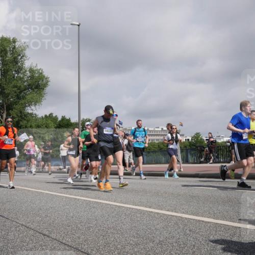 29.06.2025 - hella hamburg halbmarathon Luisa Fischer http://msf.ph/oto/8470931 29.06.2025 10:00:18 Kennedybrücke 7397, 10191, 18331, 6942, 1753, 1370, 10, 1030, 1094, 1327, 2025, 2119, 2138, 2444, 2855, 3093, 3096, 3698, 4261, 5021, 5820, 5907, 6720, 6942, 7221, 7259, 7397, 7930, 7932, 8413, 9739, 9791, 9994, 10133, 10191, 10192, 10215 meine-sportfotos.de