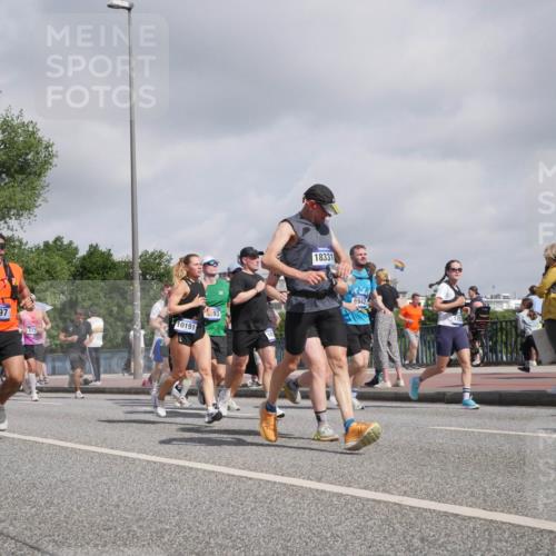 29.06.2025 - hella hamburg halbmarathon Luisa Fischer http://msf.ph/oto/8470940 29.06.2025 10:00:18 Kennedybrücke 7397, 672, 10191, 93, 32, 18331, 6942, 175, 1030, 1094, 1327, 2025, 2119, 2138, 2444, 2855, 3093, 3096, 3698, 4261, 5021, 5820, 5907, 6720, 6942, 7221, 7259, 7397, 7930, 7932, 8413, 9739, 9791, 9994, 10133, 10191, 10192, 10215 meine-sportfotos.de