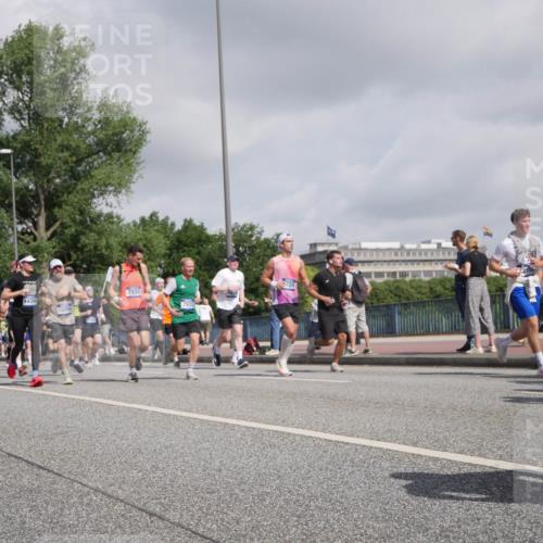 29.06.2025 - hella hamburg halbmarathon Luisa Fischer http://msf.ph/oto/8470980 29.06.2025 10:00:20 Kennedybrücke 8394, 18396, 7930, 7932, 720, 1030, 1094, 2025, 2138, 2444, 2855, 3093, 3096, 3698, 5021, 5820, 5907, 6720, 6942, 7221, 7259, 7397, 7930, 7932, 8172, 8413, 9739, 9791, 9994, 10133, 10191, 10192, 10215, 10368, 10376 meine-sportfotos.de