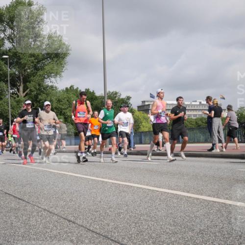29.06.2025 - hella hamburg halbmarathon Luisa Fischer http://msf.ph/oto/8470995 29.06.2025 10:00:21 Kennedybrücke 18394, 18396, 7930, 932, 17978, 6206, 720, 1030, 1094, 2025, 2138, 2444, 2855, 3048, 3093, 3096, 3698, 3999, 5021, 5820, 5907, 6374, 6720, 6942, 7221, 7397, 7930, 7932, 8172, 8413, 9739, 9791, 9994, 10133, 10191, 10192, 10215, 10368, 10376 meine-sportfotos.de