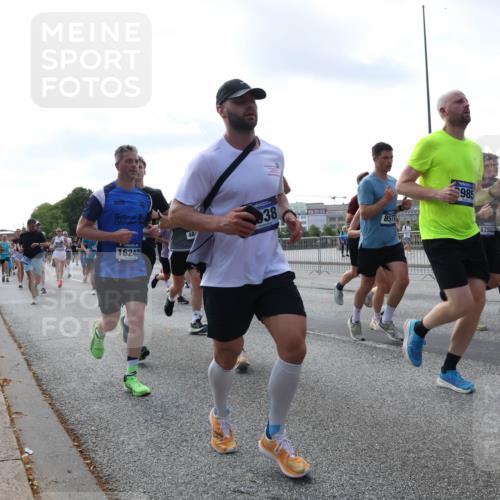 29.06.2025 - hella hamburg halbmarathon Lena Gebhardt http://msf.ph/oto/8471011 29.06.2025 09:55:34 Lombardsbrücke 16242, 48, 38, 8571, 985, 17982, 6985, 12, 1120, 1143, 1151, 1200, 1267, 1461, 1630, 1683, 1696, 1706, 1884, 1976, 2207, 2274, 2284, 2287, 2411, 2706, 2708, 2718, 2884, 3087, 3213, 3258, 3399, 3435, 3654, 3692, 3747, 3945, 3985, 4033, 4088, 4093, 4121, 4127, 4189, 4324, 4345, 4601, 4847, 4890, 4938, 5102, 5421, 5459, 5638, 5708, 5915, 6009, 6027, 6054, 6158, 6421, 6481, 6532, 6662, 6691, 6836, 6938, 6994, 7052, 7269, 7312, 8371, 8437, 8693, 8889, 9031, 9159, 9869, 9931 meine-sportfotos.de
