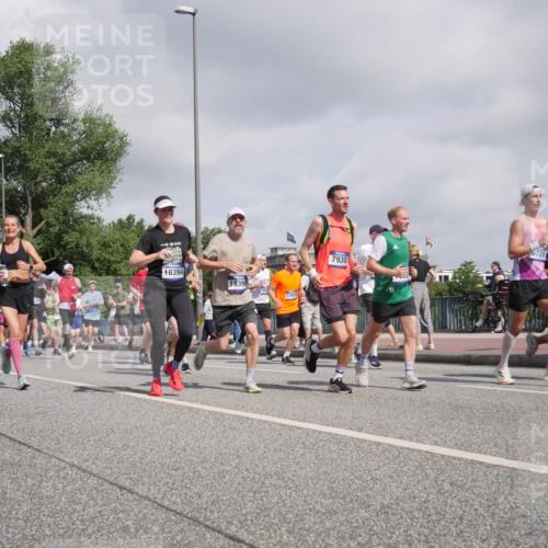 29.06.2025 - hella hamburg halbmarathon Luisa Fischer http://msf.ph/oto/8471023 29.06.2025 10:00:22 Kennedybrücke 20, 9994, 2444, 16043, 11430, 18394, 18396, 1797, 7930, 6720, 1030, 1094, 1193, 1422, 2025, 2138, 2444, 3048, 3093, 3096, 3698, 3999, 5021, 5633, 5820, 5907, 6374, 6720, 6942, 7221, 7397, 7930, 7932, 8172, 8413, 9739, 9791, 9994, 10215, 10368, 10376 meine-sportfotos.de