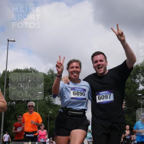 29.06.2025 - hella hamburg halbmarathon Luisa Fischer http://msf.ph/oto/8471040 29.06.2025 10:44:02 Kennedybrücke 111, 6890, 6097, 6163, 19168, 15933, 1018, 1018, 1323, 2042, 2299, 3293, 3306, 3432, 4612, 5059, 5753, 6076, 6098, 6163, 6806, 7108, 7956, 8378, 9237, 9946, 10166 meine-sportfotos.de