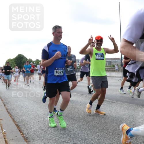 29.06.2025 - hella hamburg halbmarathon Lena Gebhardt http://msf.ph/oto/8471056 29.06.2025 09:55:35 Lombardsbrücke 16242, 4847, 1574, 16003, 49, 1120, 1143, 1151, 1200, 1267, 1461, 1630, 1683, 1696, 1706, 1884, 1976, 2207, 2274, 2284, 2287, 2411, 2706, 2708, 2718, 2884, 3087, 3213, 3258, 3399, 3435, 3654, 3692, 3747, 3945, 3985, 4033, 4088, 4093, 4121, 4127, 4189, 4324, 4345, 4601, 4847, 4890, 4938, 5102, 5421, 5459, 5708, 5915, 6009, 6027, 6054, 6158, 6421, 6481, 6532, 6662, 6691, 6836, 6938, 6994, 7052, 7056, 7269, 7312, 8371, 8437, 8693, 8889, 9159, 9931 meine-sportfotos.de