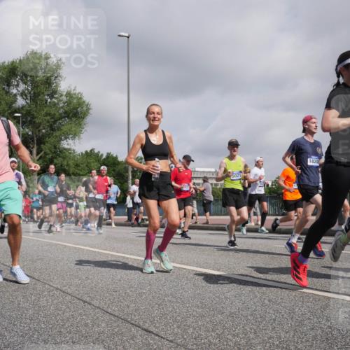 29.06.2025 - hella hamburg halbmarathon Luisa Fischer http://msf.ph/oto/8471057 29.06.2025 10:00:24 Kennedybrücke 2138, 5021, 18206, 00, 1839, 183, 1030, 1094, 1193, 1422, 2138, 2444, 2946, 3048, 3058, 3096, 3698, 3999, 5021, 5633, 5820, 5907, 6374, 6720, 7134, 7221, 7742, 7930, 7932, 8172, 8413, 9214, 9739, 9791, 9994, 10368, 10376, 10860 meine-sportfotos.de