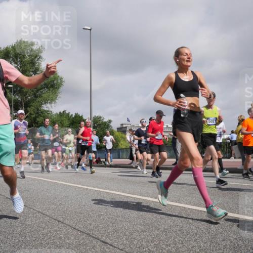 29.06.2025 - hella hamburg halbmarathon Luisa Fischer http://msf.ph/oto/8471069 29.06.2025 10:00:24 Kennedybrücke 20, 394, 16039, 158, 221, 502, 1030, 1094, 1193, 1422, 2138, 2444, 2946, 3048, 3058, 3096, 3698, 3999, 5021, 5633, 5820, 5907, 6374, 6720, 7134, 7221, 7742, 7930, 7932, 8172, 8413, 9214, 9739, 9791, 9994, 10368, 10376, 10860 meine-sportfotos.de