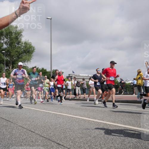 29.06.2025 - hella hamburg halbmarathon Luisa Fischer http://msf.ph/oto/8471076 29.06.2025 10:00:25 Kennedybrücke 138, 2444, 20, 9994, 20, 1604, 1585, 11430, 7221, 1094, 1193, 1422, 2138, 2252, 2444, 2946, 3048, 3058, 3096, 3698, 3999, 5021, 5032, 5633, 5820, 5907, 6374, 6720, 7134, 7221, 7742, 7930, 8172, 8413, 9214, 9739, 9791, 9994, 10368, 10376, 10860 meine-sportfotos.de