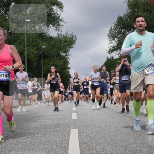 29.06.2025 - hella hamburg halbmarathon Luisa Fischer http://msf.ph/oto/8471092 29.06.2025 10:44:05 Kennedybrücke 410, 19168, 6750, 497, 6163, 1377, 10940, 4341, 16955, 6806, 1018, 1075, 1323, 2042, 3293, 3306, 4906, 5753, 6076, 6098, 6163, 6806, 7108, 7956, 8378, 9237 meine-sportfotos.de
