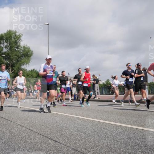 29.06.2025 - hella hamburg halbmarathon Luisa Fischer http://msf.ph/oto/8471096 29.06.2025 10:00:25 Kennedybrücke 2138, 9739, 20, 994, 6043, 15897, 1430, 7221, 1094, 1193, 1422, 2138, 2252, 2444, 2946, 3048, 3058, 3096, 3698, 3999, 5021, 5032, 5633, 5820, 5907, 6374, 6720, 7134, 7221, 7742, 7930, 8172, 8413, 9214, 9739, 9791, 9994, 10368, 10376, 10860 meine-sportfotos.de