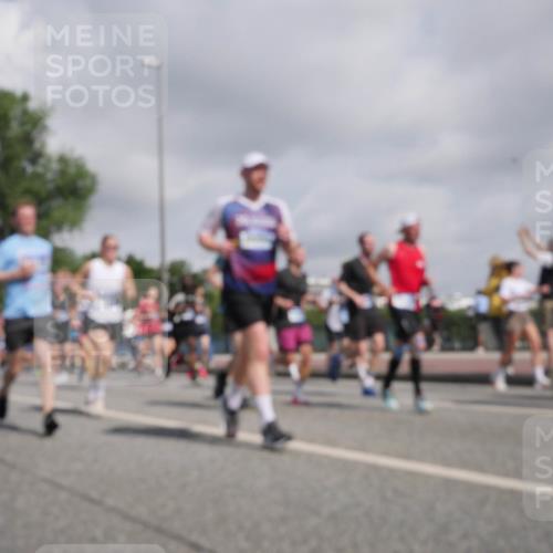 29.06.2025 - hella hamburg halbmarathon Luisa Fischer http://msf.ph/oto/8471116 29.06.2025 10:00:26 Kennedybrücke 1094, 1193, 1320, 1422, 2138, 2252, 2444, 2946, 3048, 3058, 3096, 3698, 3999, 5021, 5032, 5633, 5820, 5907, 6374, 7134, 7221, 7742, 8172, 8413, 8973, 9214, 9227, 9739, 9791, 9994, 10368, 10376, 10860 meine-sportfotos.de