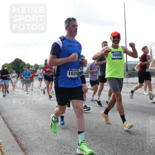 29.06.2025 - hella hamburg halbmarathon Lena Gebhardt http://msf.ph/oto/8471120 29.06.2025 09:55:35 Lombardsbrücke 16242, 4841, 15741, 16003, 1011, 642, 851, 1120, 1143, 1151, 1200, 1267, 1461, 1630, 1683, 1696, 1706, 1884, 1976, 2207, 2274, 2284, 2287, 2411, 2706, 2708, 2718, 2884, 3087, 3213, 3258, 3399, 3435, 3654, 3692, 3747, 3945, 3985, 4033, 4088, 4093, 4121, 4127, 4189, 4324, 4345, 4601, 4847, 4890, 4938, 5102, 5421, 5459, 5708, 5915, 6009, 6027, 6054, 6158, 6421, 6481, 6532, 6662, 6691, 6836, 6938, 6994, 7052, 7056, 7269, 7312, 8371, 8437, 8693, 8889, 9159, 9931 meine-sportfotos.de