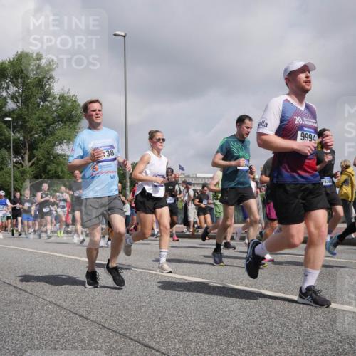 29.06.2025 - hella hamburg halbmarathon Luisa Fischer http://msf.ph/oto/8471124 29.06.2025 10:00:26 Kennedybrücke 50, 38, 043, 20, 9994, 15395, 11430, 1094, 1193, 1320, 1422, 2138, 2252, 2444, 2946, 3048, 3058, 3096, 3698, 3999, 5021, 5032, 5633, 5820, 5907, 6374, 7134, 7221, 7742, 8172, 8413, 8973, 9214, 9227, 9739, 9791, 9994, 10368, 10376, 10860 meine-sportfotos.de