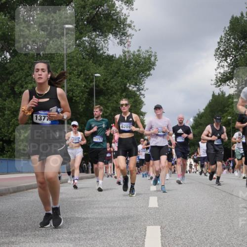 29.06.2025 - hella hamburg halbmarathon Luisa Fischer http://msf.ph/oto/8471152 29.06.2025 10:44:08 Kennedybrücke 15, 6756, 1377, 4972, 11717, 6289, 509, 11176, 16028, 16955, 143, 1018, 1075, 1323, 3306, 4906, 5753, 6076, 6098, 6163, 6806, 7956, 8429, 8430, 9237, 9962 meine-sportfotos.de