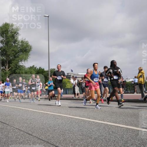 29.06.2025 - hella hamburg halbmarathon Luisa Fischer http://msf.ph/oto/8471162 29.06.2025 10:00:28 Kennedybrücke 5907, 2444, 10376, 14881, 1094, 1193, 1320, 1321, 1422, 2138, 2252, 2444, 2946, 3048, 3058, 3096, 3698, 3999, 5032, 5633, 5907, 6374, 6569, 7134, 7221, 7742, 7952, 8172, 8973, 9214, 9227, 9739, 9994, 10368, 10376, 10860 meine-sportfotos.de