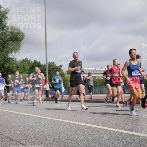 29.06.2025 - hella hamburg halbmarathon Luisa Fischer http://msf.ph/oto/8471170 29.06.2025 10:00:28 Kennedybrücke 5907, 1151, 2444, 1488, 1094, 1193, 1320, 1321, 1422, 2138, 2252, 2444, 2946, 3048, 3058, 3096, 3698, 3999, 5032, 5633, 5907, 6374, 6569, 7134, 7221, 7742, 7952, 8172, 8973, 9214, 9227, 9739, 9994, 10368, 10376, 10860 meine-sportfotos.de