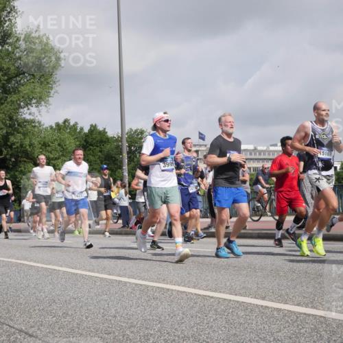 29.06.2025 - hella hamburg halbmarathon Luisa Fischer http://msf.ph/oto/8471223 29.06.2025 10:00:30 Kennedybrücke 10860, 16047, 7742, 1422, 3999, 1473, 5169, 304, 1094, 1193, 1320, 1321, 1422, 2252, 2444, 2946, 3048, 3058, 3096, 3698, 3999, 4379, 5032, 5633, 5907, 6374, 6569, 6776, 7134, 7742, 7952, 7973, 8172, 8973, 9214, 9227, 10368, 10376, 10860 meine-sportfotos.de