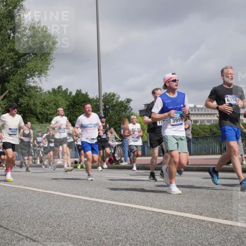 29.06.2025 - hella hamburg halbmarathon Luisa Fischer http://msf.ph/oto/8471240 29.06.2025 10:00:31 Kennedybrücke 2946, 3058, 16047, 3761, 10860, 6374, 422, 12224, 11, 3999, 1094, 1193, 1320, 1321, 1422, 2252, 2946, 3048, 3058, 3999, 4379, 5032, 5633, 5907, 6374, 6569, 6776, 7134, 7742, 7952, 7973, 8172, 8973, 9214, 9227, 10368, 10376, 10860 meine-sportfotos.de