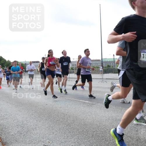 29.06.2025 - hella hamburg halbmarathon Lena Gebhardt http://msf.ph/oto/8471248 29.06.2025 09:55:36 Lombardsbrücke 115, 14791, 2708, 11309, 489, 13996, 1120, 1143, 1151, 1200, 1267, 1461, 1630, 1683, 1696, 1706, 1884, 1976, 2207, 2274, 2284, 2287, 2411, 2706, 2708, 2718, 2884, 3087, 3213, 3258, 3399, 3435, 3654, 3692, 3747, 3945, 3985, 4033, 4088, 4093, 4121, 4127, 4189, 4324, 4345, 4346, 4601, 4847, 4890, 4938, 5102, 5421, 5459, 5708, 5915, 6009, 6027, 6054, 6158, 6421, 6481, 6532, 6662, 6691, 6836, 6938, 6994, 7052, 7056, 7269, 7312, 8371, 8437, 8693, 8889, 9931 meine-sportfotos.de