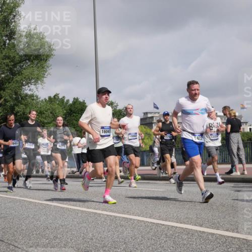 29.06.2025 - hella hamburg halbmarathon Luisa Fischer http://msf.ph/oto/8471256 29.06.2025 10:00:32 Kennedybrücke 946, 3058, 15426, 9214, 16047, 10860, 7742, 2252, 1422, 12224, 1193, 1320, 1321, 1422, 2252, 2946, 3048, 3058, 3999, 4379, 5032, 5633, 6374, 6569, 6776, 7134, 7478, 7742, 7952, 7973, 8172, 8973, 9214, 9227, 10368, 10376, 10860 meine-sportfotos.de
