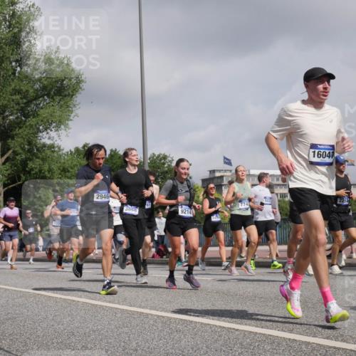 29.06.2025 - hella hamburg halbmarathon Luisa Fischer http://msf.ph/oto/8471268 29.06.2025 10:00:33 Kennedybrücke 16320, 1320, 750, 2946, 154, 3058, 61, 7742, 9214, 5032, 16047, 2252, 1193, 1320, 1321, 1422, 2252, 2946, 3048, 3058, 3999, 4379, 5032, 5633, 6374, 6569, 6628, 6776, 7134, 7478, 7742, 7952, 7973, 8973, 9214, 9227, 10860 meine-sportfotos.de