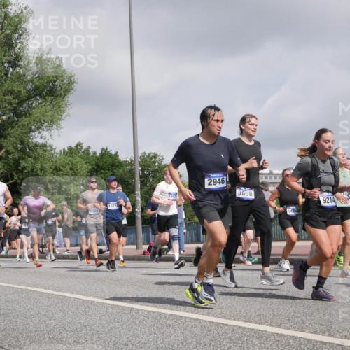 29.06.2025 - hella hamburg halbmarathon Luisa Fischer http://msf.ph/oto/8471277 29.06.2025 10:00:34 Kennedybrücke 16320, 1320, 13750, 15426, 2946, 3058, 14300, 9214, 1193, 1320, 1321, 1422, 2252, 2946, 3048, 3058, 3999, 4379, 5032, 5633, 6374, 6569, 6628, 6776, 7134, 7478, 7742, 7952, 7973, 8973, 9214, 9227, 10860 meine-sportfotos.de