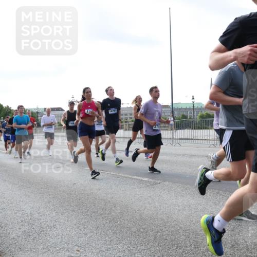 29.06.2025 - hella hamburg halbmarathon Lena Gebhardt http://msf.ph/oto/8471284 29.06.2025 09:55:36 Lombardsbrücke 14791, 11309, 48, 1120, 1143, 1151, 1200, 1267, 1461, 1630, 1683, 1696, 1706, 1884, 1976, 2207, 2274, 2284, 2287, 2411, 2706, 2708, 2718, 2884, 3087, 3213, 3258, 3399, 3435, 3654, 3692, 3747, 3945, 3985, 4033, 4088, 4093, 4121, 4127, 4189, 4324, 4345, 4346, 4601, 4847, 4890, 4938, 5102, 5421, 5459, 5708, 5915, 6009, 6027, 6054, 6158, 6421, 6481, 6532, 6662, 6691, 6836, 6938, 6994, 7052, 7056, 7269, 7312, 8371, 8437, 8693, 8889, 9931 meine-sportfotos.de