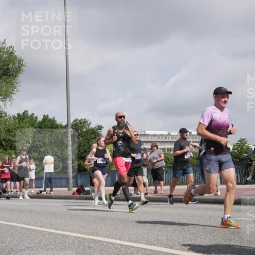 29.06.2025 - hella hamburg halbmarathon Luisa Fischer http://msf.ph/oto/8471330 29.06.2025 10:00:37 Kennedybrücke 714865, 7952, 1478, 877, 1320, 1321, 1335, 1870, 2252, 2397, 2946, 3058, 4379, 5032, 6569, 6628, 6776, 7478, 7594, 7742, 7952, 7973, 8176, 8689, 8973, 9227 meine-sportfotos.de