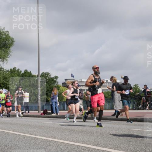 29.06.2025 - hella hamburg halbmarathon Luisa Fischer http://msf.ph/oto/8471338 29.06.2025 10:00:38 Kennedybrücke 8810, 6628, 14065, 4379, 1258, 1320, 1321, 1335, 1870, 2252, 2397, 4379, 4986, 5032, 6569, 6628, 6776, 7478, 7594, 7724, 7952, 7973, 8176, 8689, 8973, 9227 meine-sportfotos.de