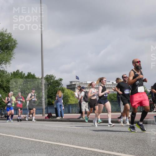 29.06.2025 - hella hamburg halbmarathon Luisa Fischer http://msf.ph/oto/8471348 29.06.2025 10:00:38 Kennedybrücke 18810, 1600, 7478, 6776, 4379, 1258, 1320, 1321, 1335, 1870, 2252, 2397, 4379, 4986, 5032, 6569, 6628, 6776, 7478, 7594, 7724, 7952, 7973, 8176, 8689, 8973, 9227 meine-sportfotos.de