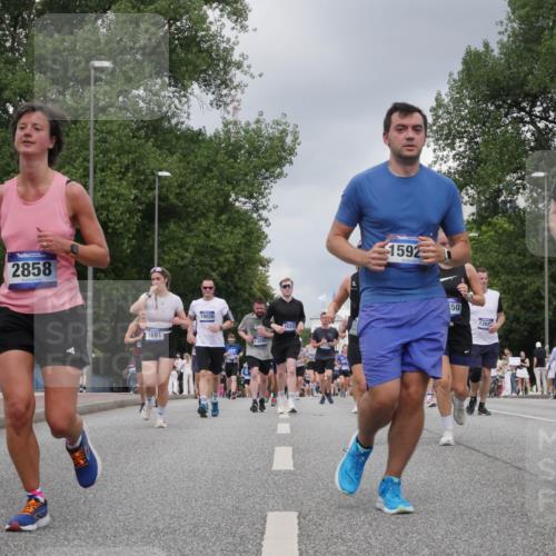 29.06.2025 - hella hamburg halbmarathon Luisa Fischer http://msf.ph/oto/8471388 29.06.2025 10:44:13 Kennedybrücke 2858, 1691, 19026, 13290, 16297, 1592, 50, 1260, 11176, 1075, 1323, 4906, 6098, 6806, 7585, 7956, 8429, 8430, 9962 meine-sportfotos.de