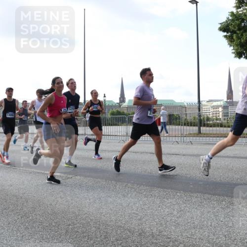 29.06.2025 - hella hamburg halbmarathon Lena Gebhardt http://msf.ph/oto/8471392 29.06.2025 09:55:36 Lombardsbrücke 14791, 11356, 14062, 408, 139, 1120, 1143, 1151, 1200, 1267, 1461, 1630, 1683, 1696, 1706, 1884, 1976, 2207, 2274, 2284, 2287, 2411, 2706, 2708, 2718, 2884, 3087, 3213, 3258, 3399, 3435, 3654, 3692, 3747, 3945, 3985, 4033, 4088, 4093, 4121, 4127, 4189, 4324, 4345, 4346, 4601, 4847, 4890, 4938, 5102, 5421, 5459, 5708, 5915, 6009, 6027, 6054, 6158, 6421, 6481, 6532, 6662, 6691, 6836, 6938, 6994, 7052, 7056, 7269, 7312, 8371, 8437, 8693, 8889, 9931 meine-sportfotos.de
