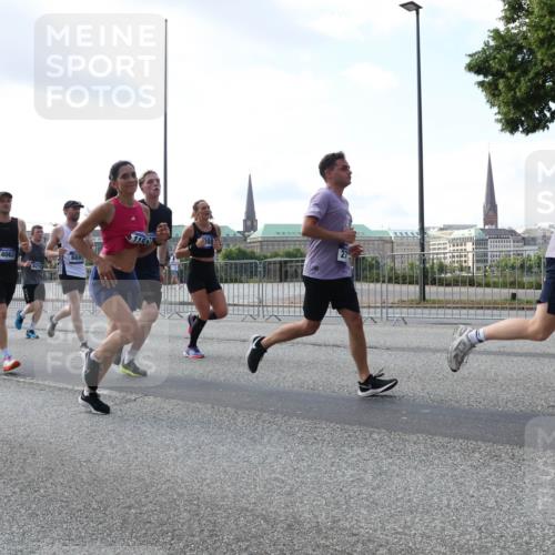 29.06.2025 - hella hamburg halbmarathon Lena Gebhardt http://msf.ph/oto/8471420 29.06.2025 09:55:36 Lombardsbrücke 356, 14062, 8216, 6691, 1399, 1120, 1143, 1151, 1200, 1267, 1461, 1630, 1683, 1696, 1706, 1884, 1976, 2207, 2274, 2284, 2287, 2411, 2706, 2708, 2718, 2884, 3087, 3213, 3258, 3399, 3435, 3654, 3692, 3747, 3945, 3985, 4033, 4088, 4093, 4121, 4127, 4189, 4324, 4345, 4346, 4601, 4847, 4890, 4938, 5102, 5421, 5459, 5708, 5915, 6009, 6027, 6054, 6158, 6421, 6481, 6532, 6662, 6691, 6836, 6938, 6994, 7052, 7056, 7269, 7312, 8371, 8437, 8693, 8889, 9931 meine-sportfotos.de