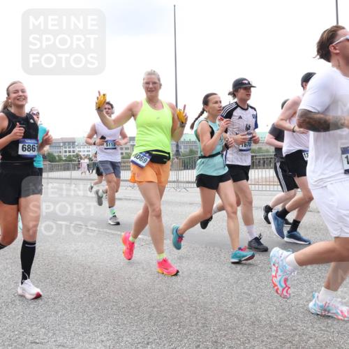 29.06.2025 - hella hamburg halbmarathon Lena Gebhardt http://msf.ph/oto/8471426 29.06.2025 10:33:01 Lombardsbrücke 9471, 6861, 5110, 6069, 1670, 13, 15991, 1078, 1199, 1237, 1324, 1732, 1764, 2038, 2054, 2059, 2085, 2276, 2838, 2959, 3391, 3422, 3660, 3670, 3708, 3753, 3871, 4030, 4096, 4445, 4446, 4555, 4650, 5110, 5180, 5581, 5871, 5917, 6040, 6773, 6861, 7308, 7309, 7387, 7531, 7633, 7749, 7750, 7982, 8170, 8595, 8839, 9010, 9034, 9143, 9188, 9289, 9471, 9542, 9768, 10013, 10048, 10277, 11229, 11260, 11713, 11756, 11826, 12039, 12423, 12424, 14305, 14743, 15951 meine-sportfotos.de