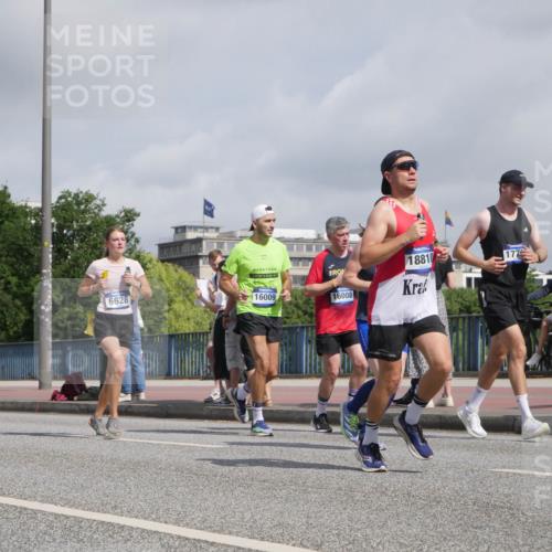 29.06.2025 - hella hamburg halbmarathon Luisa Fischer http://msf.ph/oto/8471434 29.06.2025 10:00:41 Kennedybrücke 18810, 177, 6628, 17530, 16009, 16008, 1258, 1335, 1870, 2397, 4379, 4986, 5672, 6356, 6628, 6776, 7478, 7594, 7646, 7724, 7973, 8176, 8689 meine-sportfotos.de