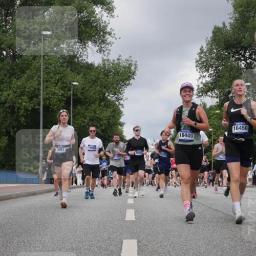 29.06.2025 - hella hamburg halbmarathon Luisa Fischer http://msf.ph/oto/8471446 29.06.2025 10:44:14 Kennedybrücke 19026, 1691, 3121, 16297, 13290, 15154, 113, 13299, 16449, 758, 16450, 1075, 1323, 4906, 7585, 8429, 8430, 9962 meine-sportfotos.de