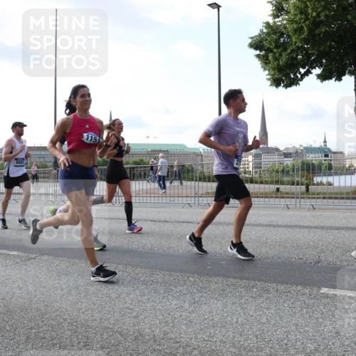 29.06.2025 - hella hamburg halbmarathon Lena Gebhardt http://msf.ph/oto/8471450 29.06.2025 09:55:37 Lombardsbrücke 14062, 216, 6691, 229322, 115, 1120, 1143, 1151, 1200, 1267, 1461, 1630, 1683, 1696, 1706, 1884, 1976, 2207, 2274, 2284, 2287, 2411, 2706, 2708, 2718, 2884, 3087, 3213, 3258, 3399, 3435, 3654, 3692, 3747, 3945, 3985, 4033, 4088, 4093, 4127, 4189, 4324, 4345, 4346, 4601, 4847, 4890, 4938, 5102, 5421, 5459, 5708, 5915, 6009, 6027, 6054, 6158, 6421, 6481, 6532, 6662, 6691, 6836, 6938, 6994, 7052, 7056, 7100, 7269, 7312, 8371, 8437, 8693, 8889 meine-sportfotos.de