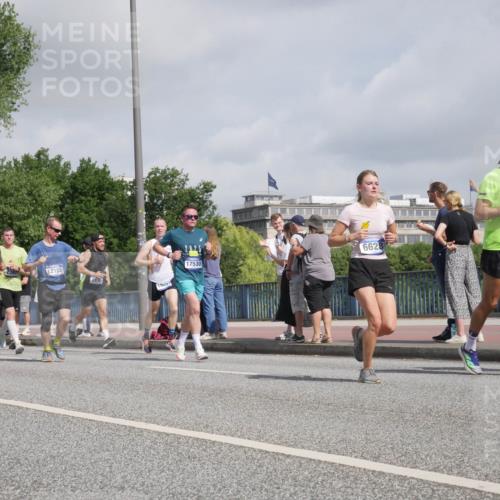 29.06.2025 - hella hamburg halbmarathon Luisa Fischer http://msf.ph/oto/8471470 29.06.2025 10:00:42 Kennedybrücke 1870, 7594, 16009, 008, 202, 5, 6628, 12155, 17530, 8176, 19007, 1258, 1335, 1870, 2397, 2448, 4379, 4986, 5672, 6356, 6628, 6776, 7478, 7594, 7646, 7724, 7973, 8176, 8689, 9145 meine-sportfotos.de
